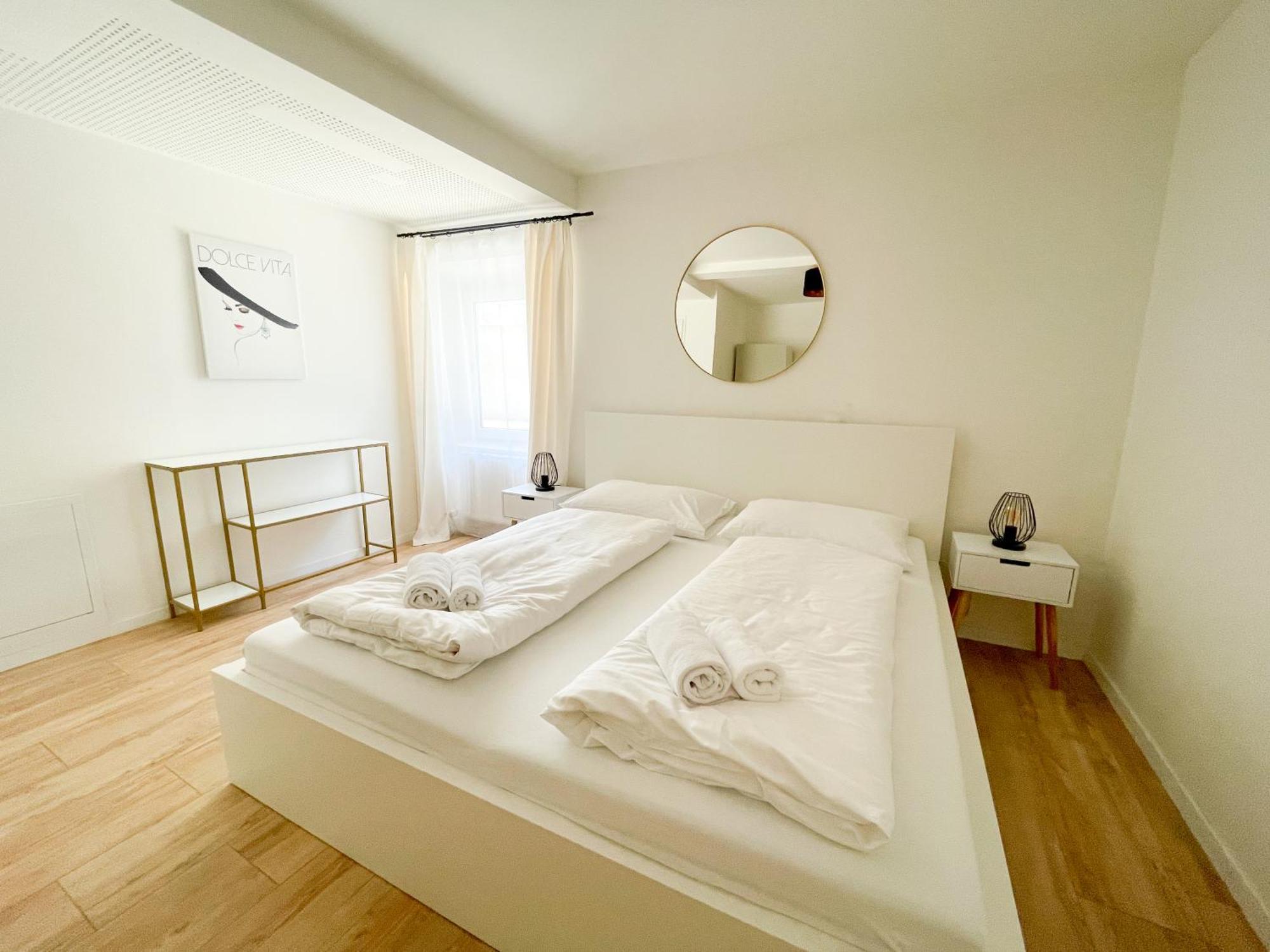 Contactless Self-Check-In - Stayhere Central City Suite 1 Graz Exterior photo